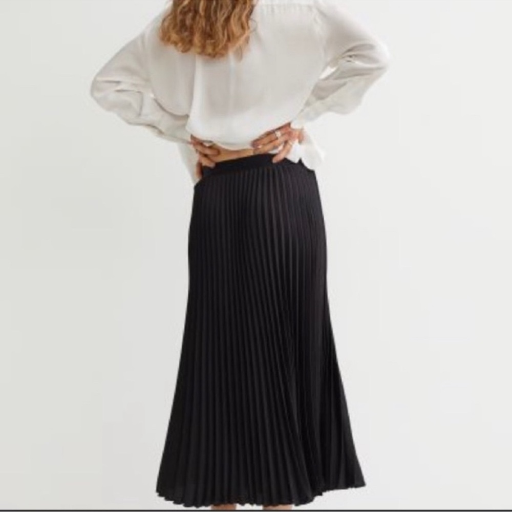 H&M Black Pleated Accordion Skirt - Size XS